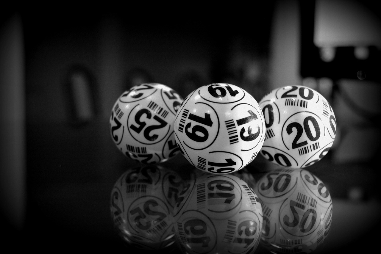 Master Bingo Calling for Large Gatherings: Rules & Engagement