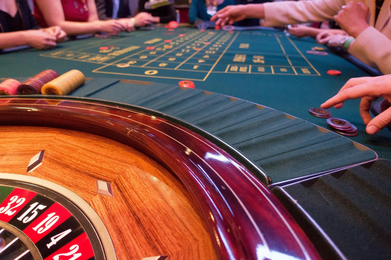 roulette table players