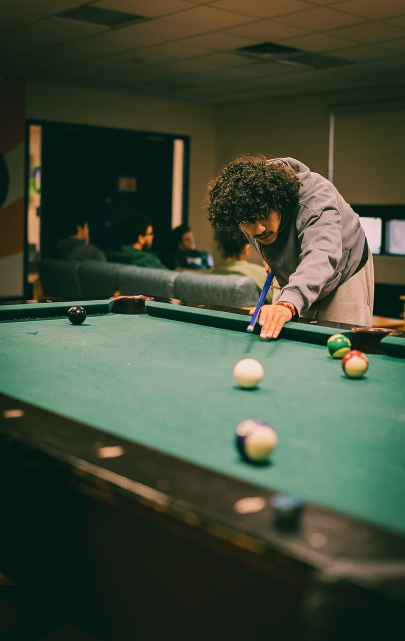 roulette table players