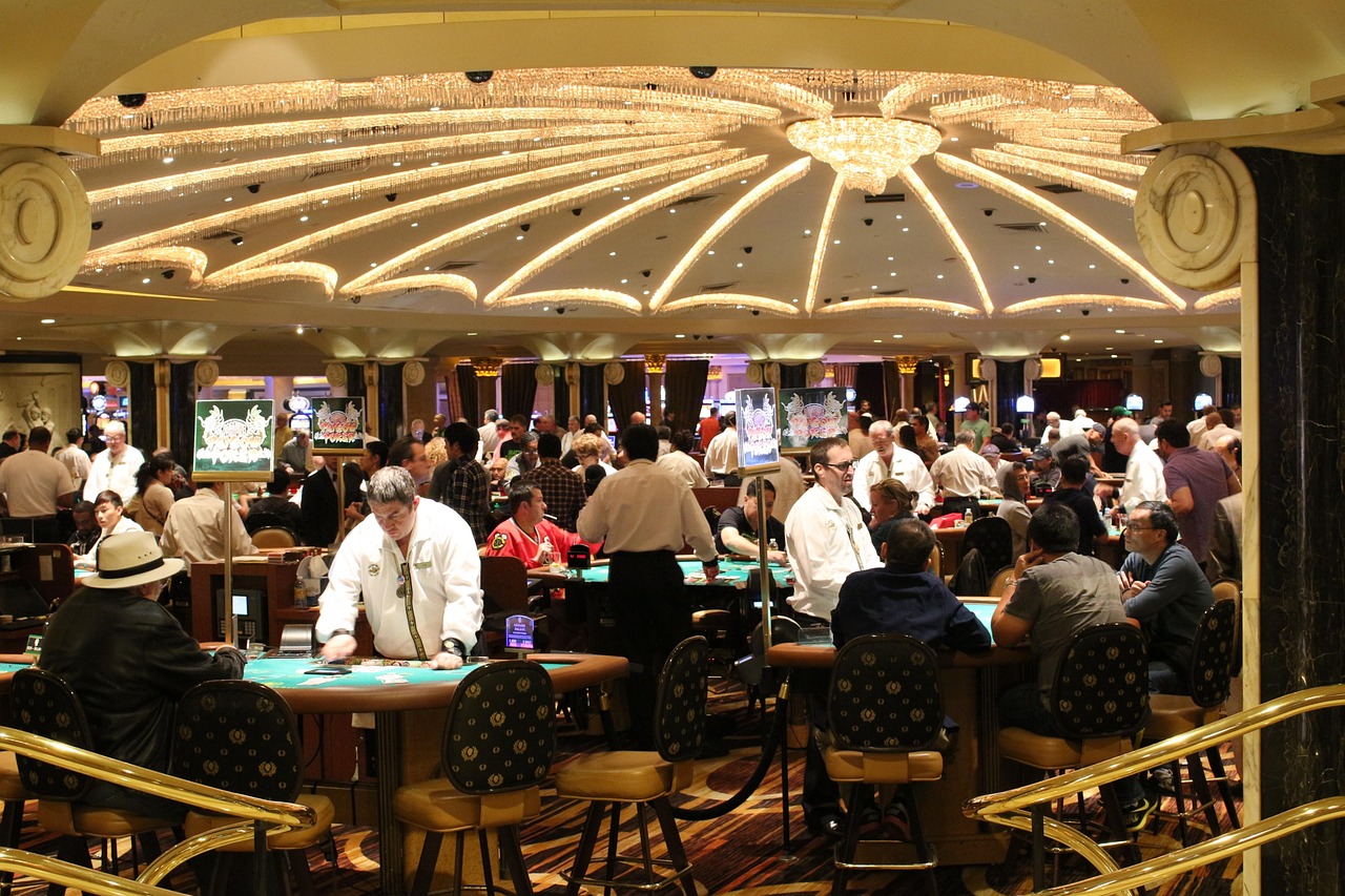 roulette table players
